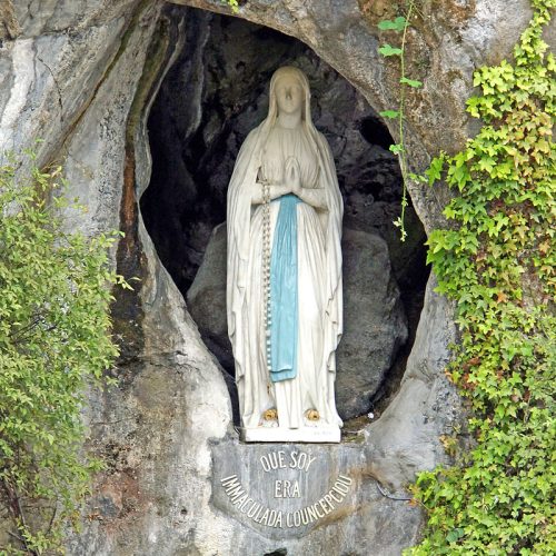 France-002009_-_Our_Lady_of_Lourdes_(15774765182)